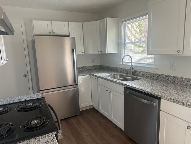 Building Photo - Enjoy Modern Living in This Beautifully Updated 3BR, 1.5BA Durham Home!