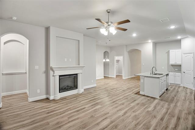 Building Photo - 525 Redbud Dr