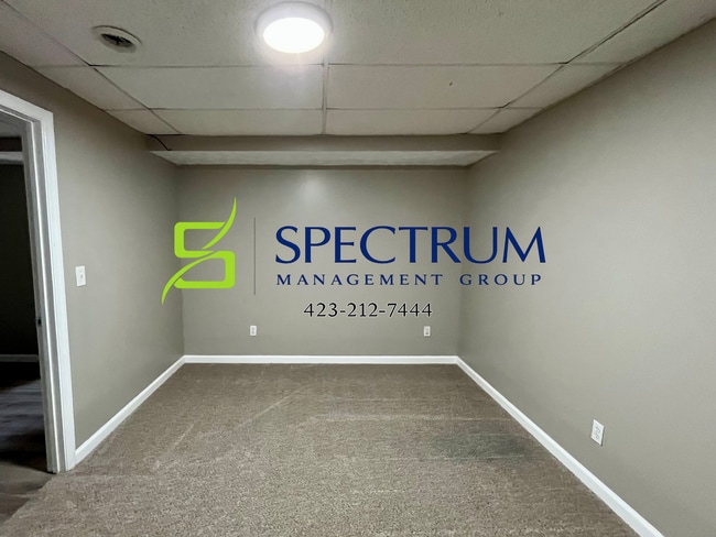 Building Photo - Now accepting applications - Large 4 bedroom 2 bath single family home Dandridge, TN