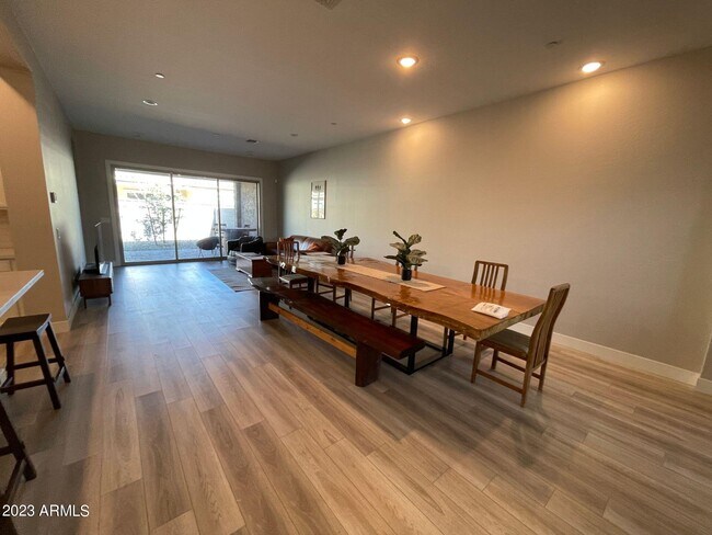 Building Photo - 14030 W Desert Flower Dr