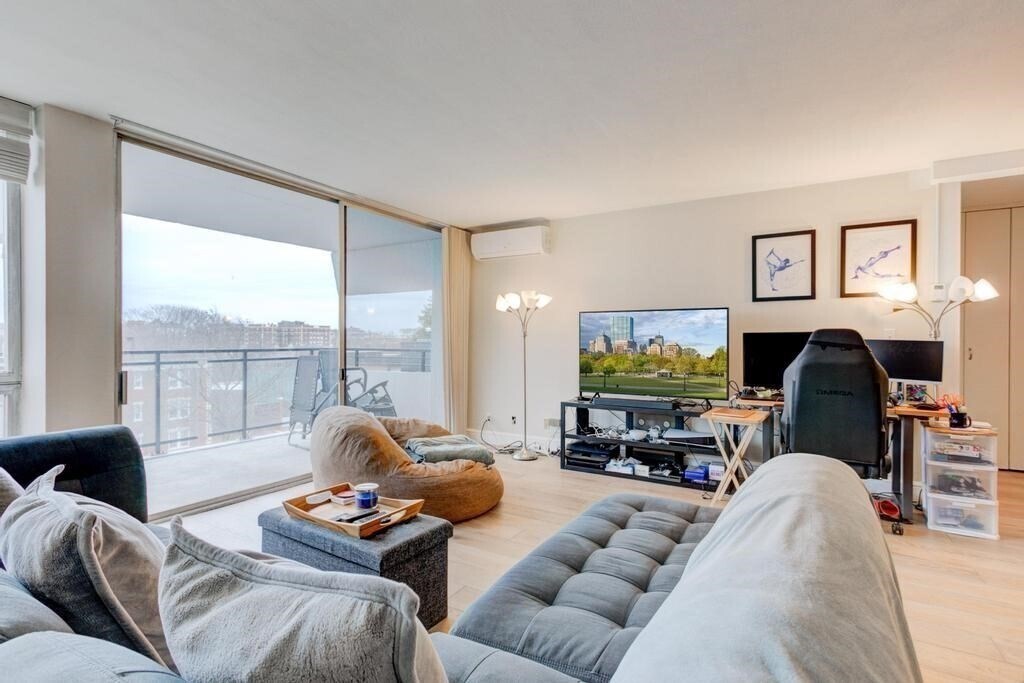 Building Photo - 60 Babcock St