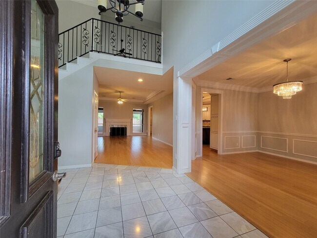 Building Photo - 2214 Old S Dr