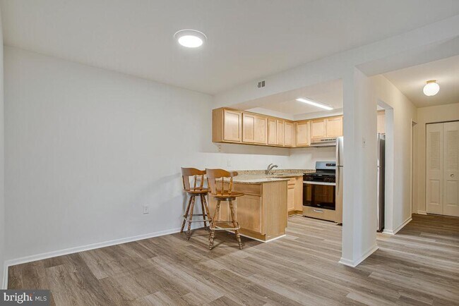 Building Photo - 2574 Riva Rd