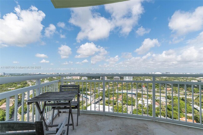 Building Photo - 2475 Brickell Ave