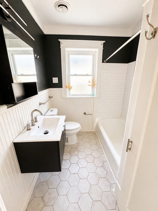 Building Photo - 7104 Tulane Ave