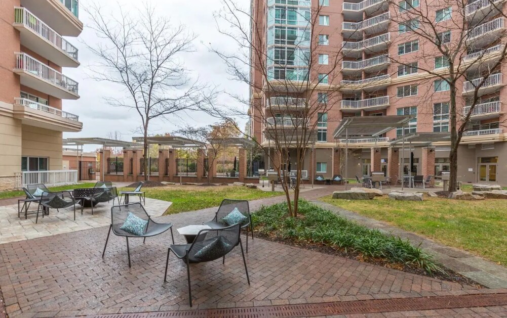 Building Photo - 3101 N Hampton Dr