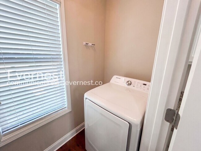 Building Photo - Spacious 3 Bed, 2.5 Bath Town Home with Garage and Patio | Pet Friendly | Available Now!