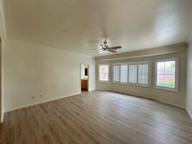Building Photo - Echo Ridge At The Ridges In Summerlin-Unit 1