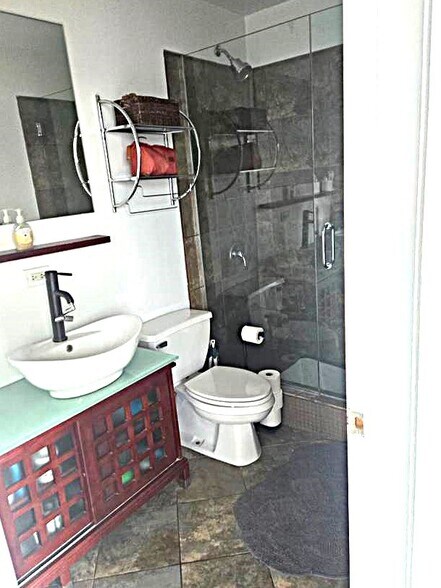 Double vanity - 312 N May St