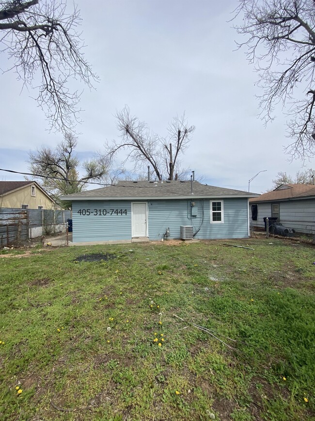 Building Photo - 2336 SW 36th St