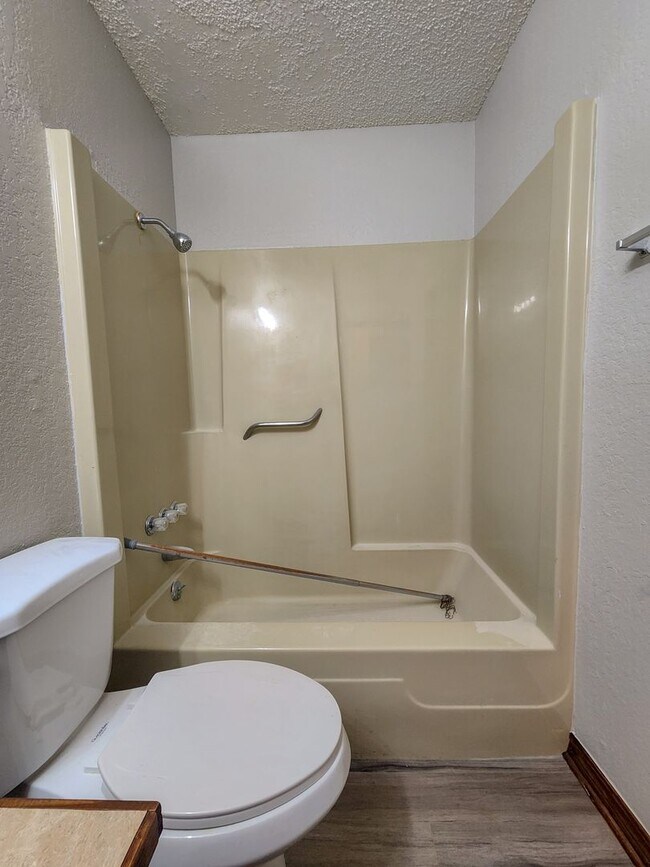 Building Photo - Cute 2 bedroom Duplex near OBU