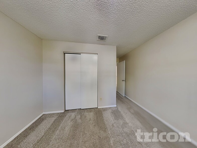 Building Photo - 10719 Lippizan Dr