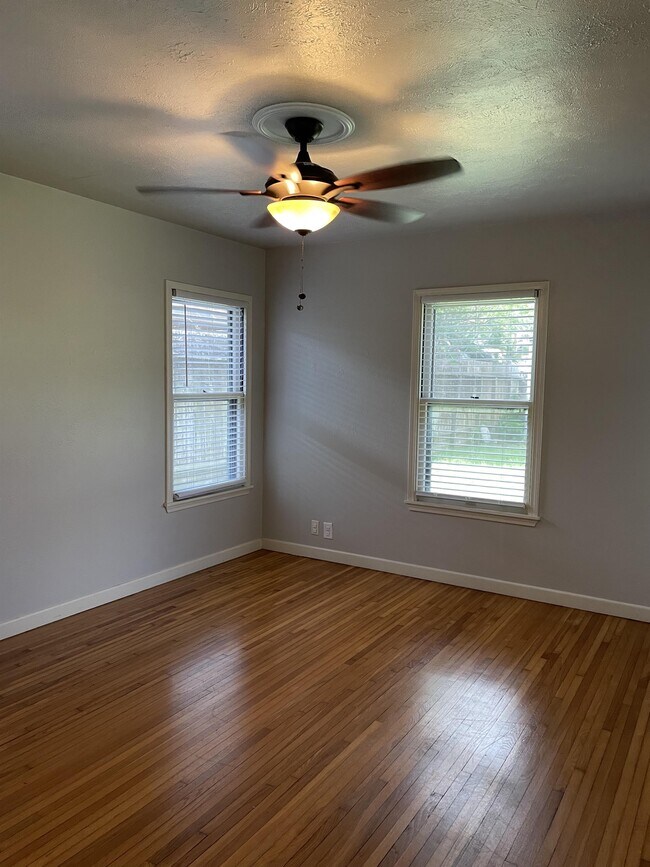 Building Photo - 3713 Aransas St