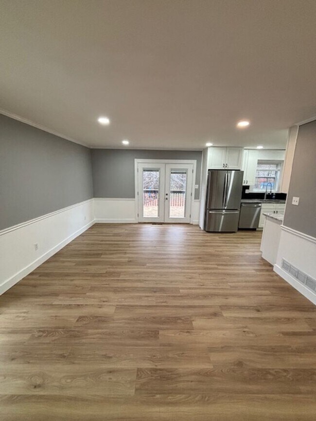 Building Photo - Updated Remodeled Large Open Split-Level Home with Full Finished Basement!