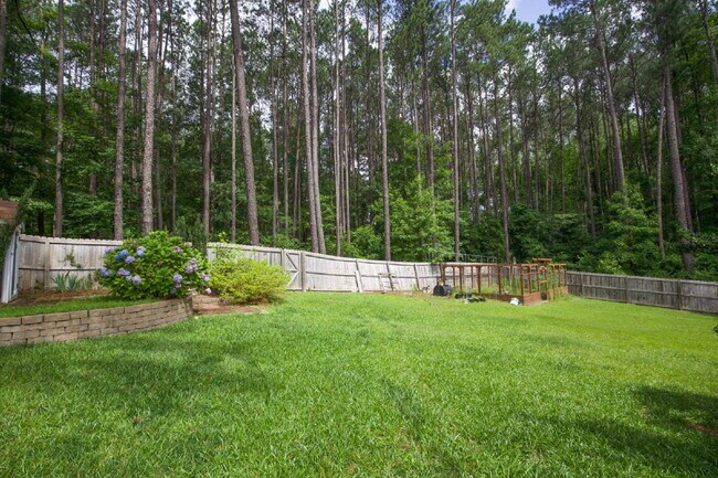 Building Photo - "Large 3-Bedroom plus BONUS Retreat with S...