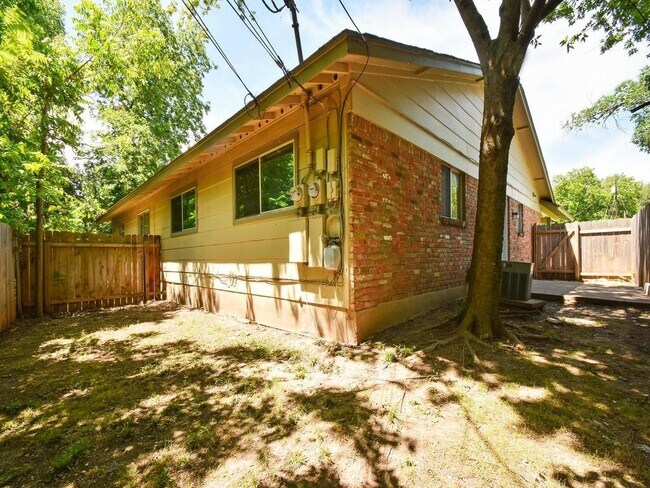 Building Photo - 9003 Little Walnut Pkwy