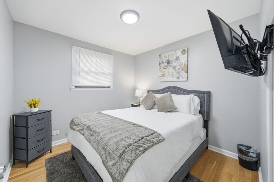 Building Photo - 12804 W Playfield Dr