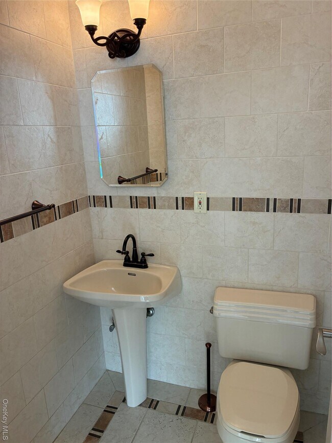 Building Photo - 185 W Park Ave