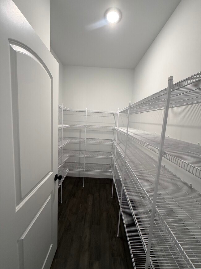 Building Photo - 156 Far Meadow Dr