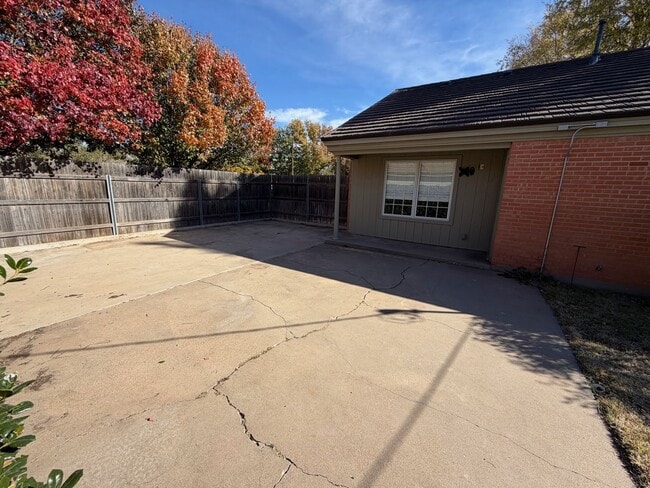 Building Photo - 3500 Patterson Dr