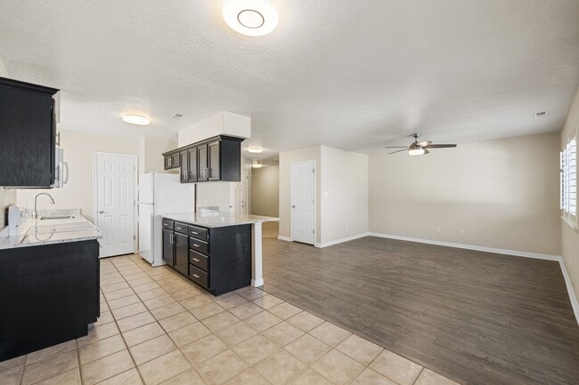 Building Photo - 10483 Sage Vista Way