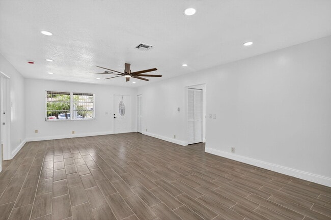 Building Photo - 600 S Mangonia Cir