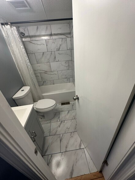 Building Photo - 208 Trotters Way