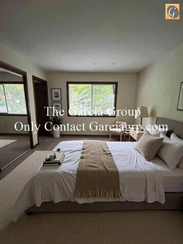 Building Photo - 17949 SE Arista Dr