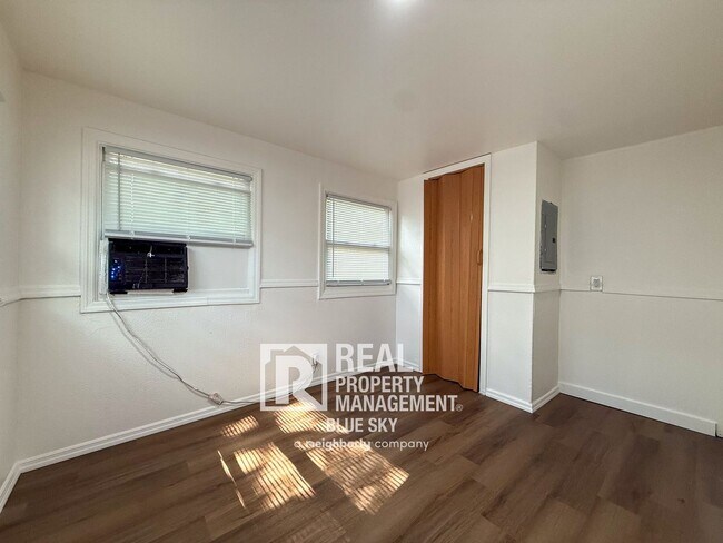 Building Photo - 9221 Kiowa Dr
