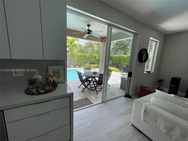 Building Photo - 485 Silver Palm Way