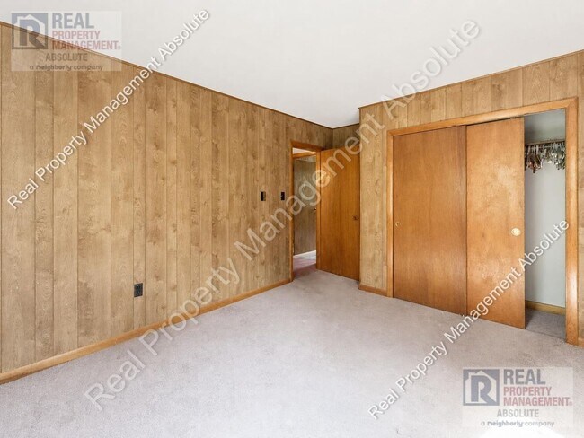 Building Photo - 324 Mammoth Rd