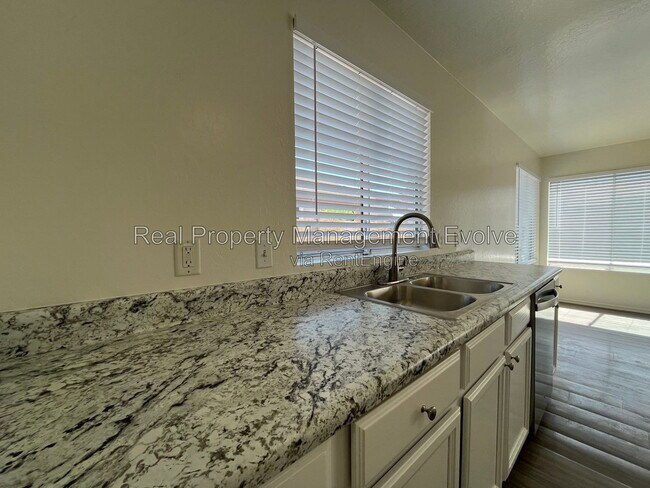 Building Photo - 7347 N 72nd Dr