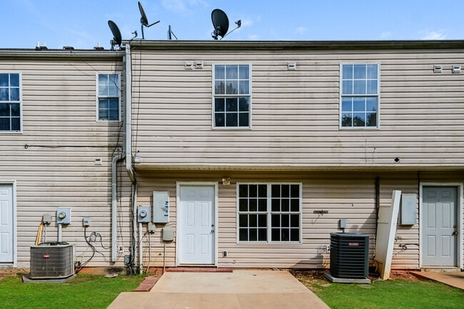 Building Photo - 1540 Labonte Pkwy