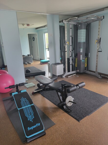 2nd floor gym + sauna - 4944 Cass St