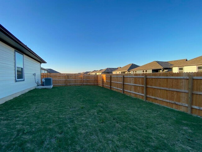 Building Photo - 202 Sweetwater Crk Ln
