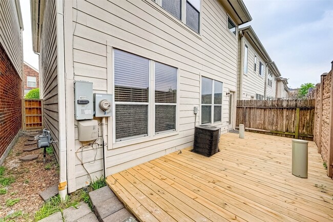 Building Photo - 1772 Aden Dr