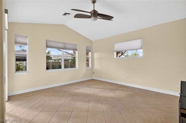 Building Photo - 25080 Divot Dr