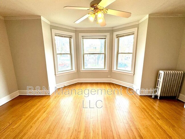 Building Photo - 4895 N Hermitage Ave