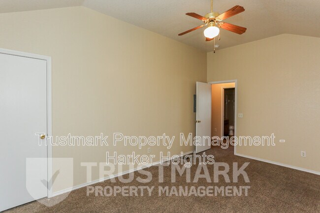 Building Photo - 4005 Madison Dr