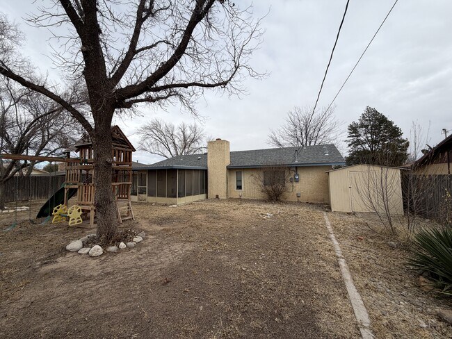 Building Photo - 2706 Park Dr