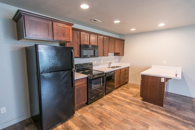 Building Photo - Amazing Townhome in Edgewater Community