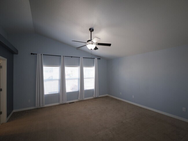 Building Photo - 5 Bedroom Home with AC in Cordera!