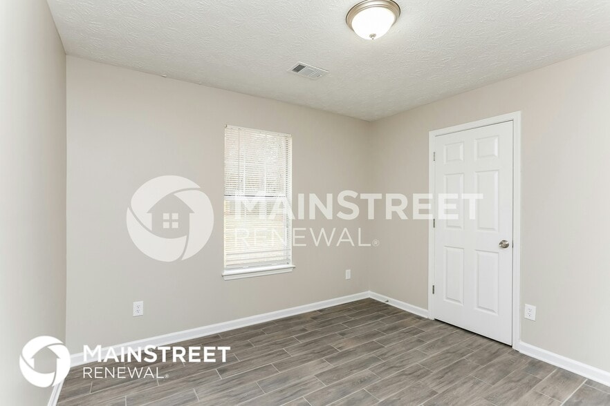 Building Photo - 305 Barr Cir
