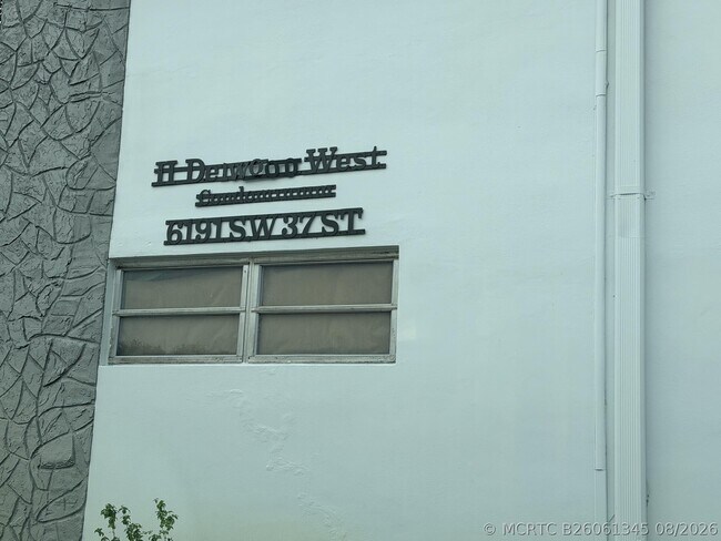 Building Photo - 6191 SW 37th St