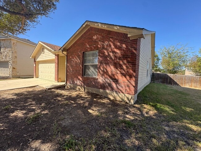 Primary Photo - Nice 3 bedroom 2 Bath One Story Home..Avai...