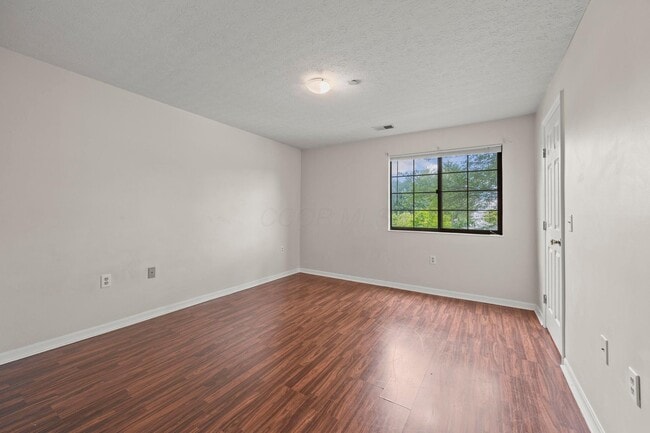 Building Photo - 6823 Meadow Creek Dr