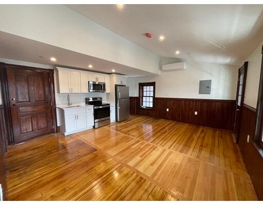 Building Photo - 41 Summer St