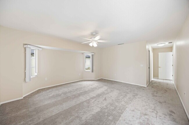 Building Photo - "Spacious 3-Bedroom Retreat with 2 Full Baths in Rotonda West Pinehurst!"