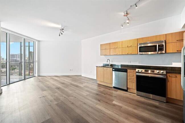Building Photo - 350 S Miami Ave