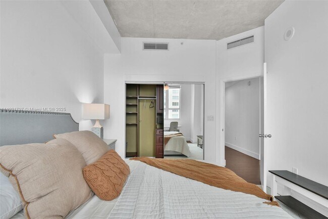 Building Photo - 234 NE 3rd St